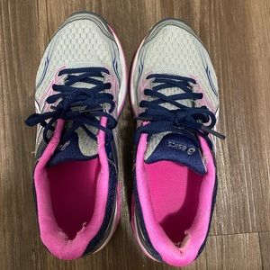 Used ASICS GT-2000 5 Running Shoes